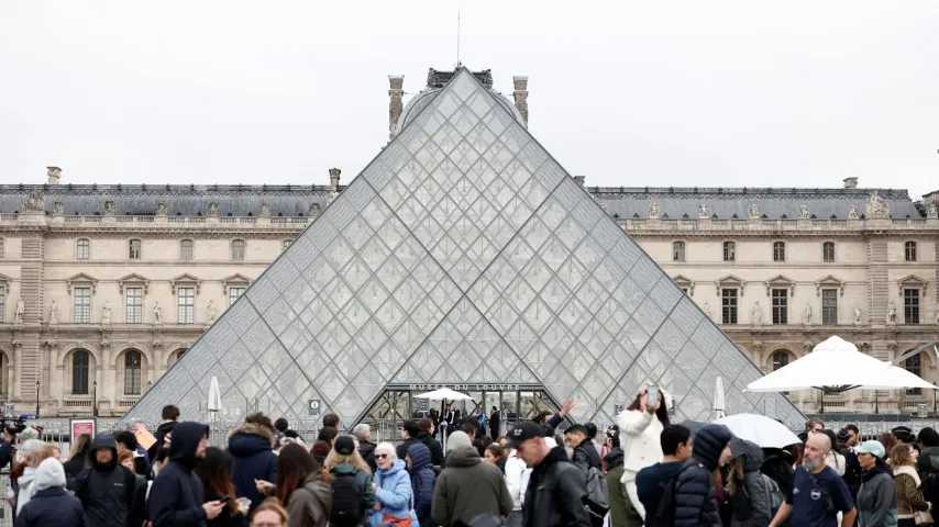 «Malédiction» du Louvre: après le braquage, des centaines de livres précieux abîmés