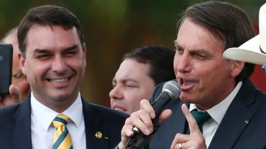 Père condamné à 27 ans pour tentative de coup d'État; fils de Bolsonaro candidat à la présidentielle