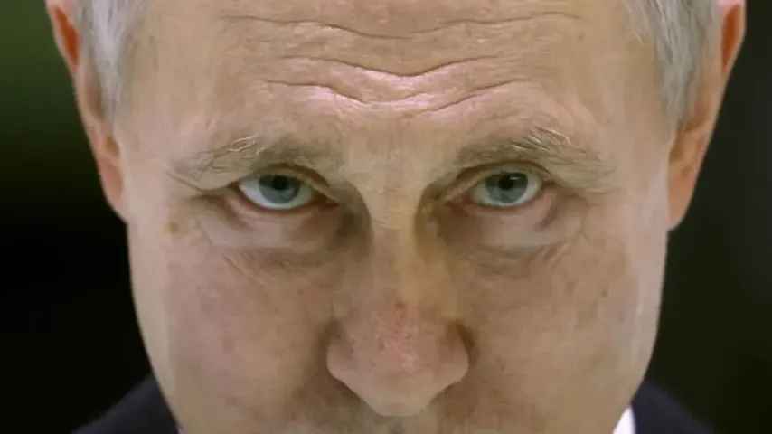 Putin traite les dirigeants européens de «petits cochons»