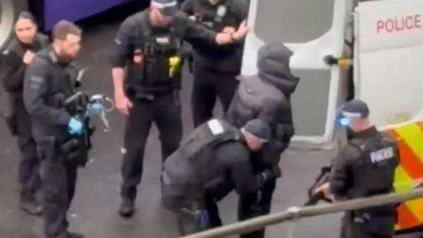 Recherches de suspects après la 'attaque au spray' à l'aéroport Heathrow de Londres