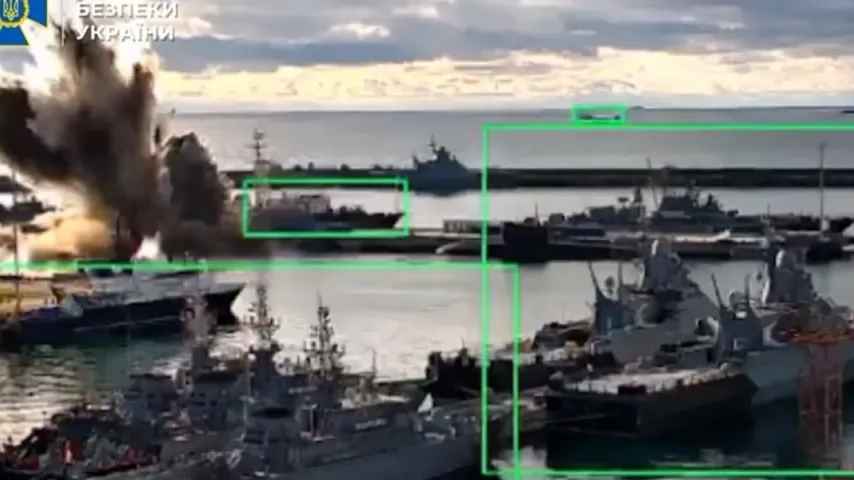 Renseignement ukrainien frappe un sous-marin russe; images de l'explosion diffusées