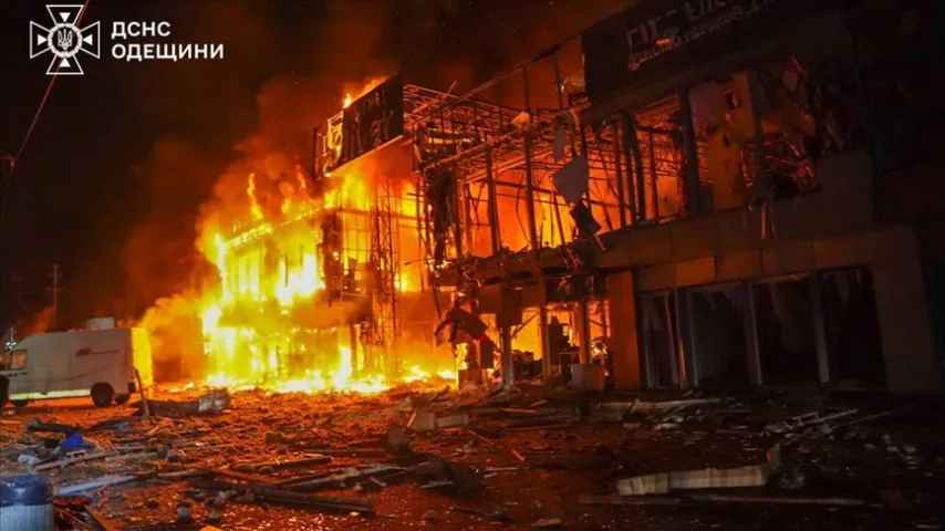 Roquettes russes frappent Odesa / victimes et blessés, Moscou réclame vengeance