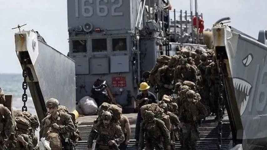 Tension dans les Caraïbes — concentration de troupes et d'équipements américains près du Venezuela