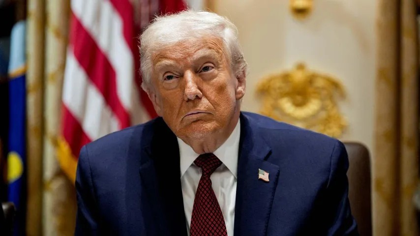 Trump: l’idéologie nous éloigne de l’Europe; dirigeants faibles, Zelensky devrait céder des terres!!