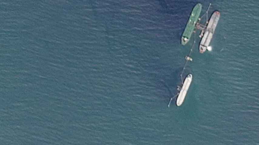 Ukraine frappe au drone des plateformes russes en mer Caspienne; deux raffineries à l'arrêt