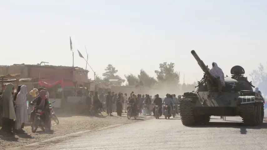 Une autre guerre éclate / Pakistan et Afghanistan s'affrontent de nouveau à la frontière