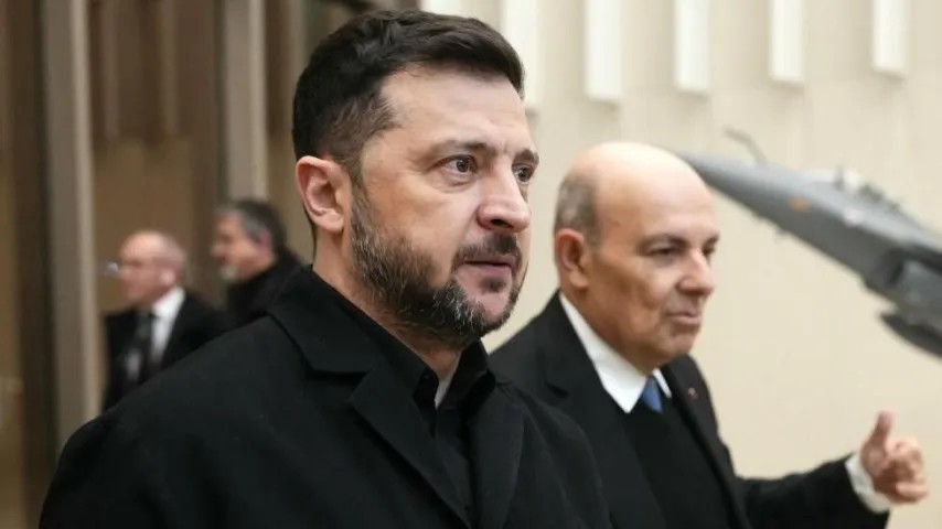 Zelensky avertit les négociateurs à Paris, l'OTAN et Moscou s'affrontent