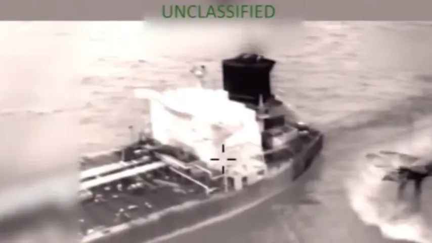 Images publiées de la saisie du pétrolier par les forces américaines dans les Caraïbes
