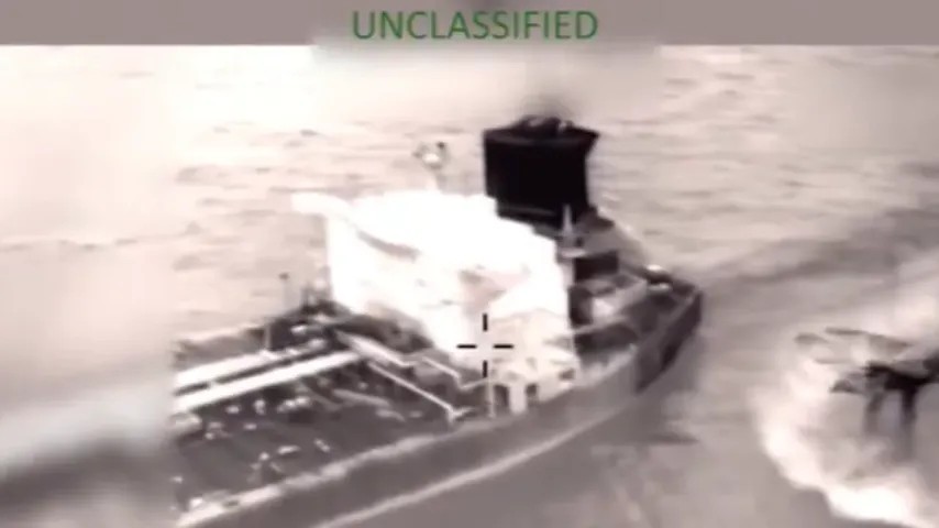 Images publiées de la saisie du pétrolier par les forces américaines dans les Caraïbes