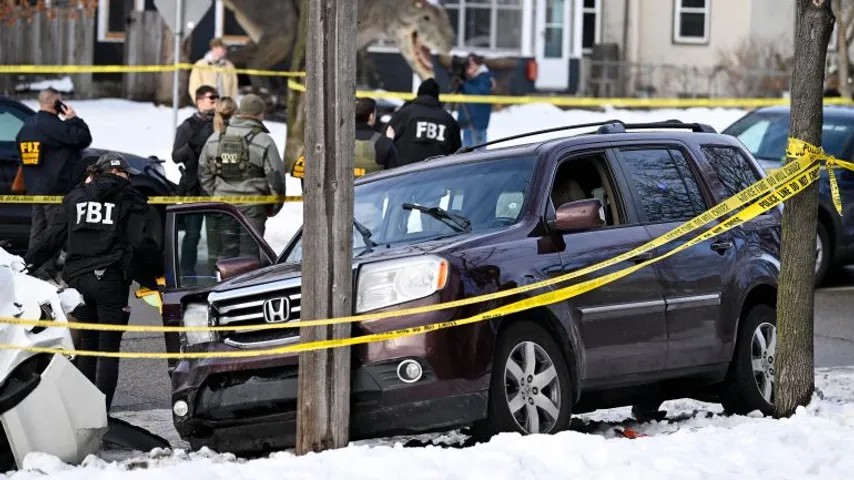 L'agent de l'immigration tue une femme / 'Brûle' Minneapolis, manifestations toute la nuit