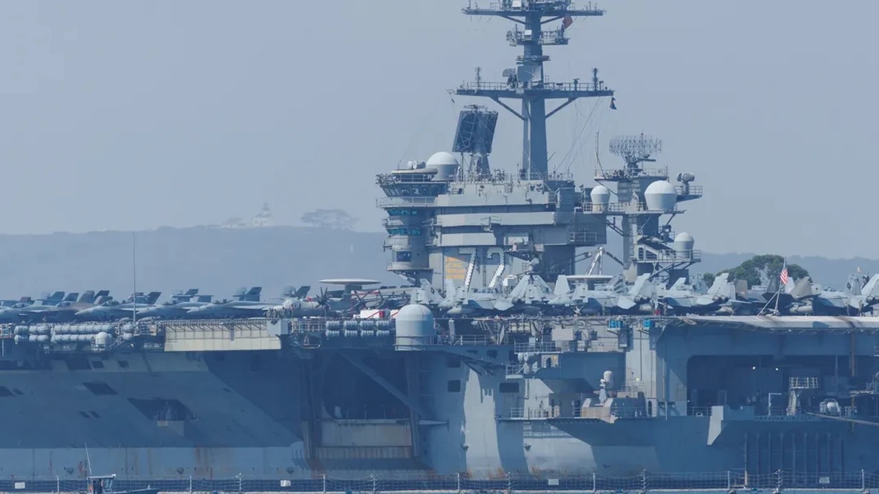 Le porte-avions américain arrive au Moyen-Orient