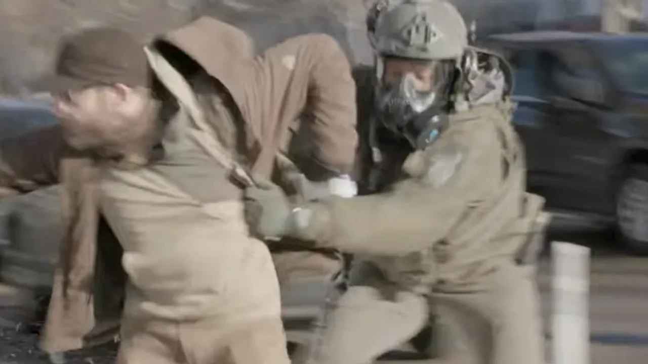 Nouvelles images d'Alex Prettit 11 jours avant sa mort : il frappait la voiture de l'ICE