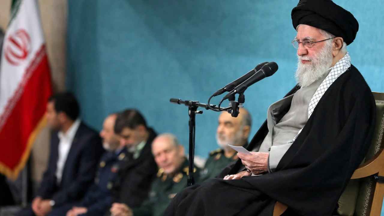 Trump prêt à attaquer l'Iran, experts: République islamique sans défense