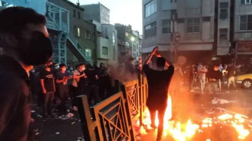 Un médecin iranien affirme que plus de 200 manifestants ont été tués à Téhéran