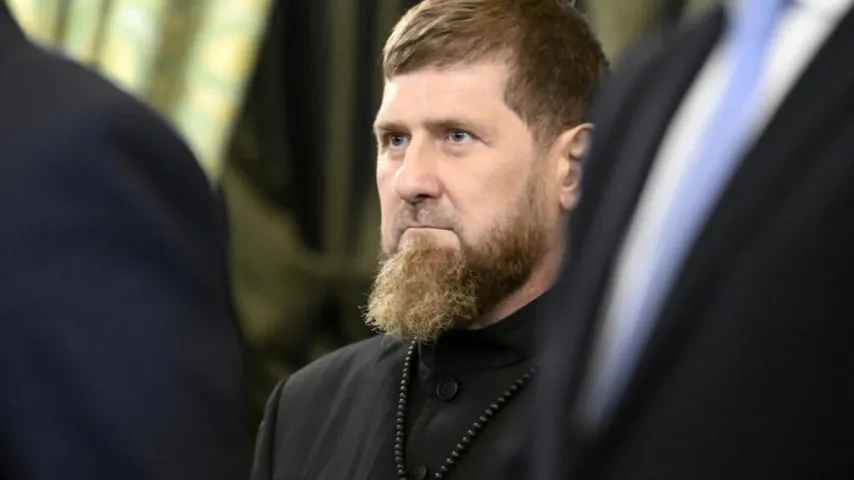 Zelensky : Après Maduro, que les USA renversent Kadyrov ! Tchétchène : si tu avais du courage.