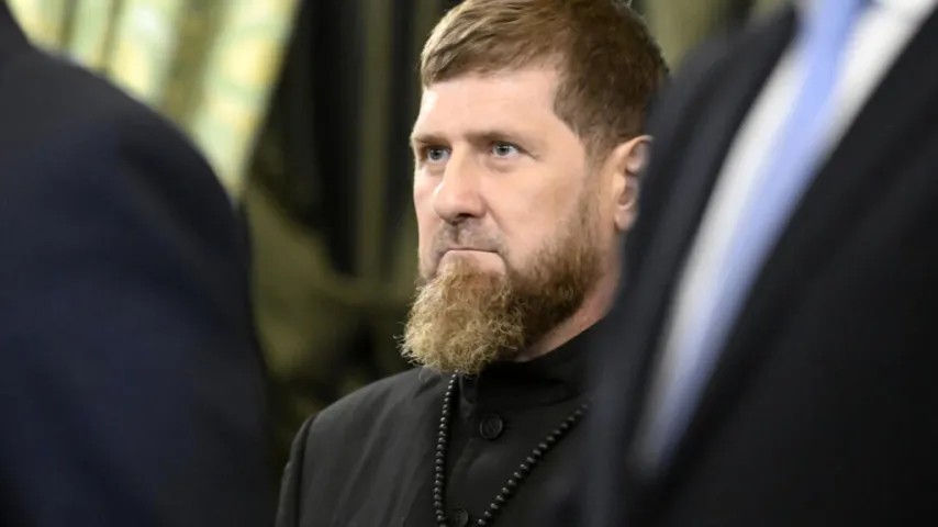 Zelensky : Après Maduro, que les USA renversent Kadyrov ! Tchétchène : si tu avais du courage.