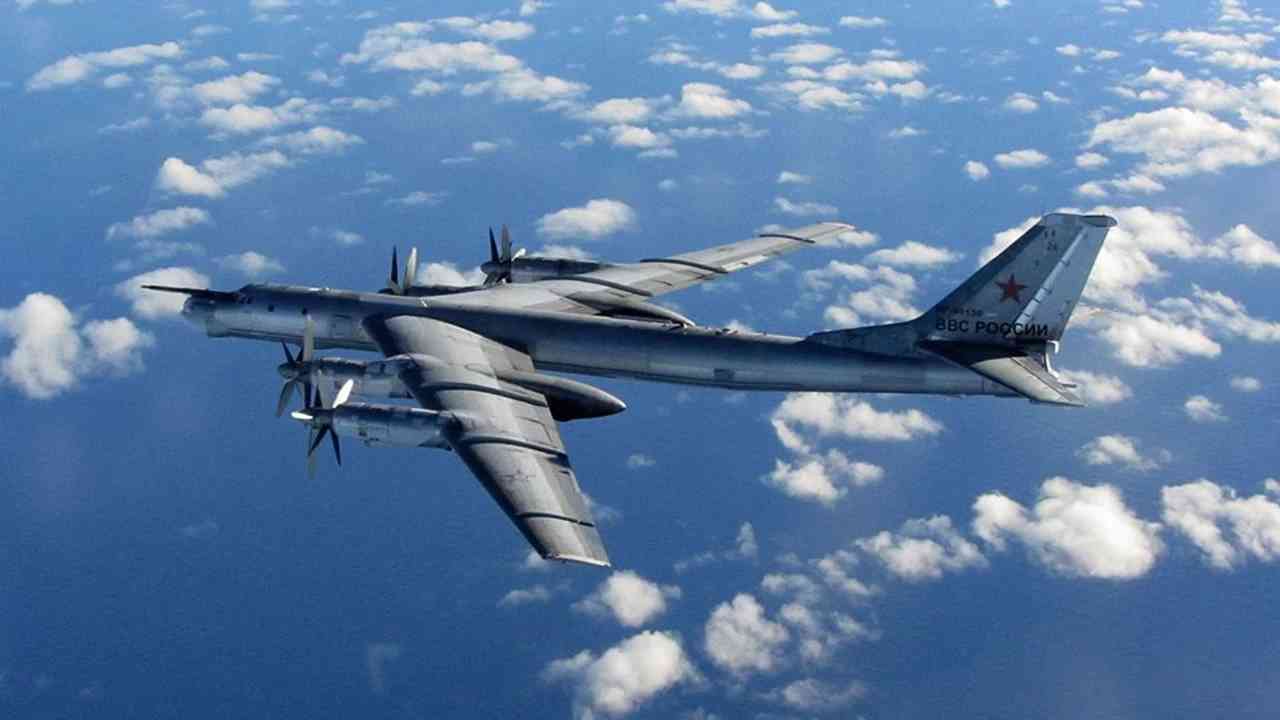 Avions de combat russes vers l'Alaska / Tensions dans le ciel, commandement américain en alerte