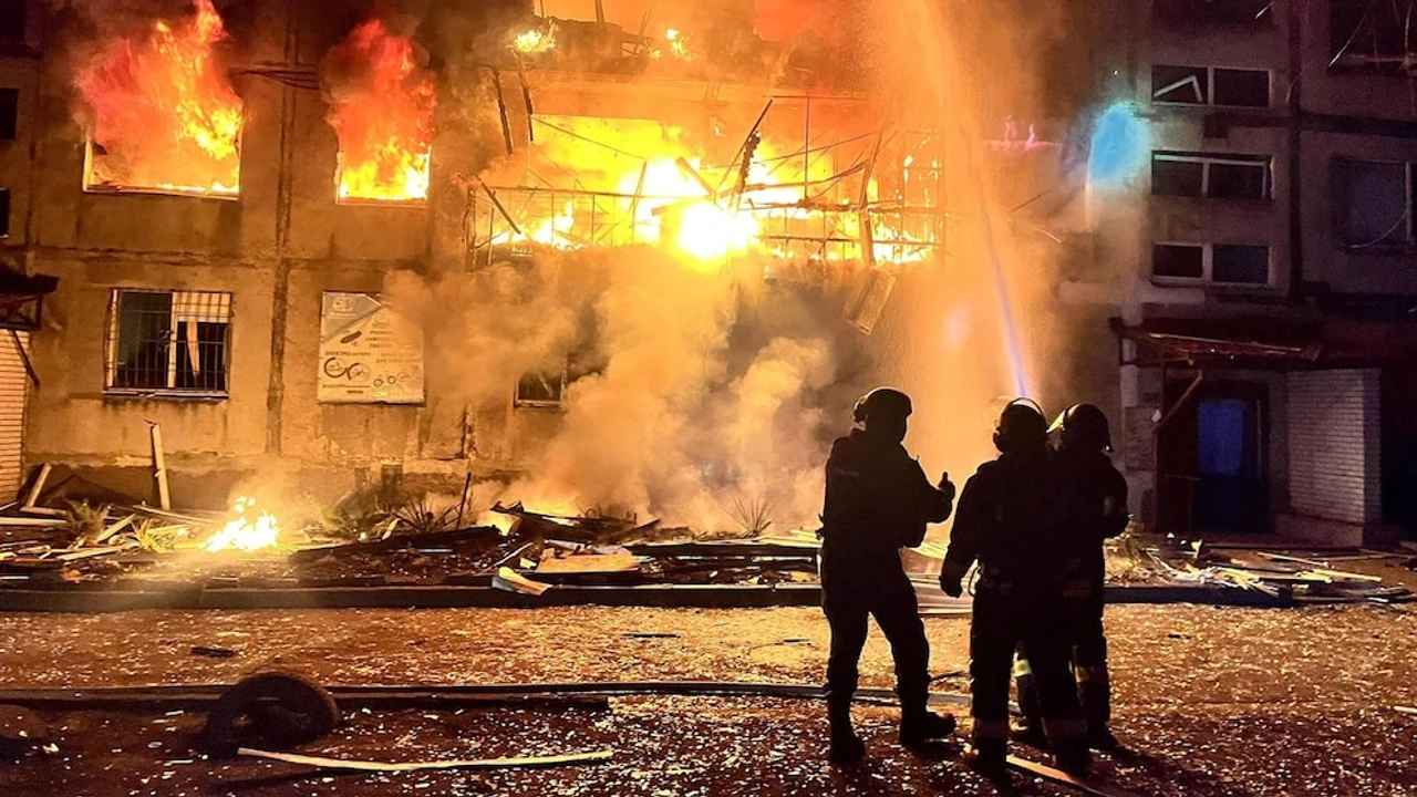 Centaines de roquettes et drones sur l'Ukraine; la Russie attaque la nuit, frappe l'énergie