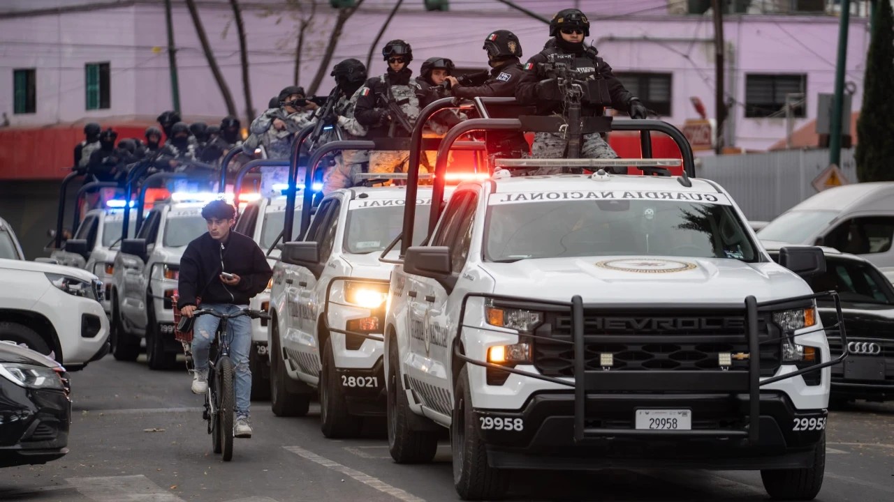 Chaos au Mexique, fumée et feu / 10 000 corps dans les rues après un meurtre
