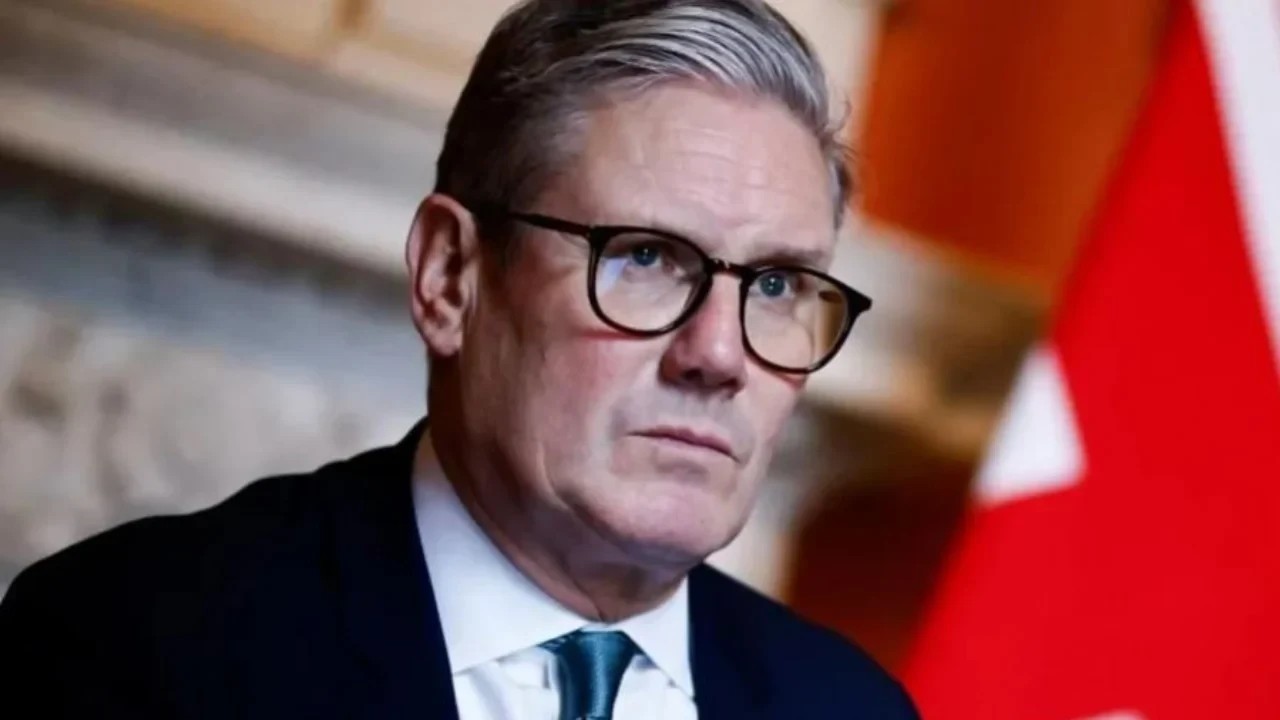 Démission exigée de Starmer après «Epstein»; attaques internes pour implication d'élus