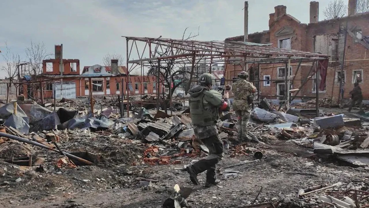 Des soldats russes s'entretuent, chaos au front après la coupure de Starlink