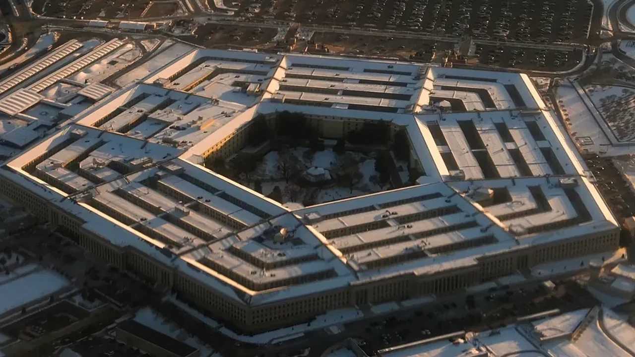 Frappes américaines contre trois navires soupçonnés de trafic de drogue tuent 11, dit l'armée