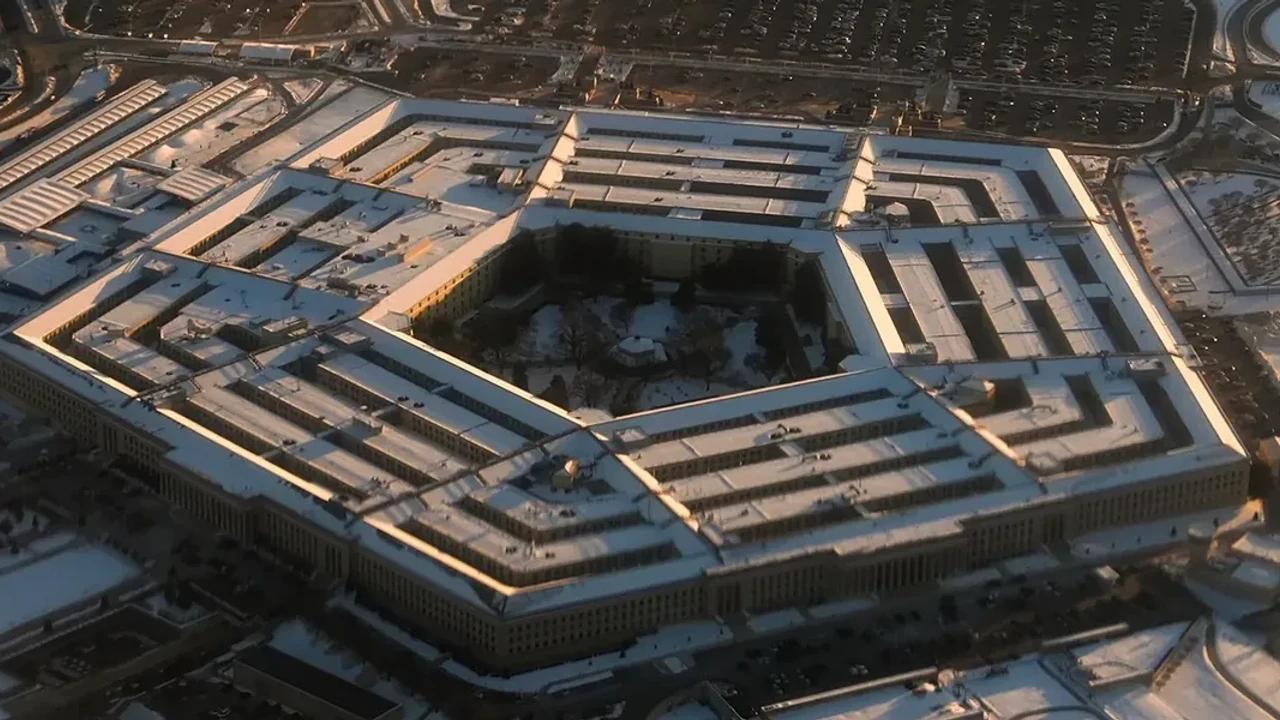 Frappes américaines contre trois navires soupçonnés de trafic de drogue tuent 11, dit l'armée