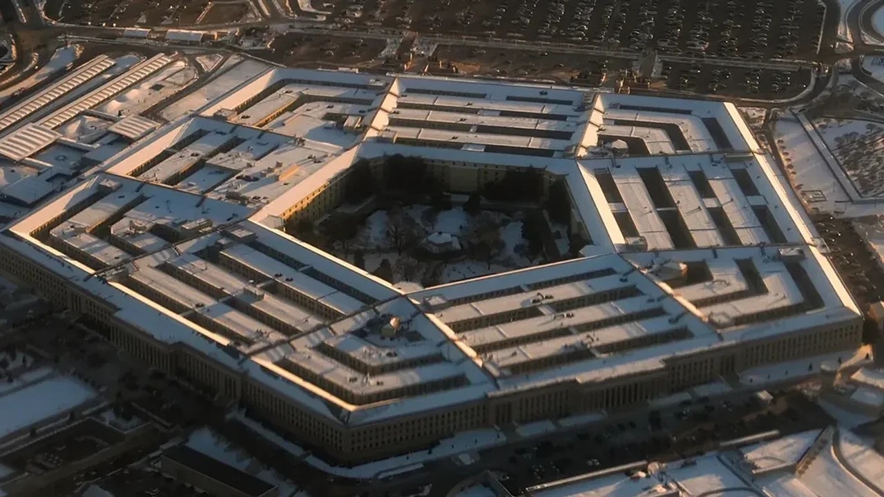 Frappes américaines contre trois navires soupçonnés de trafic de drogue tuent 11, dit l'armée