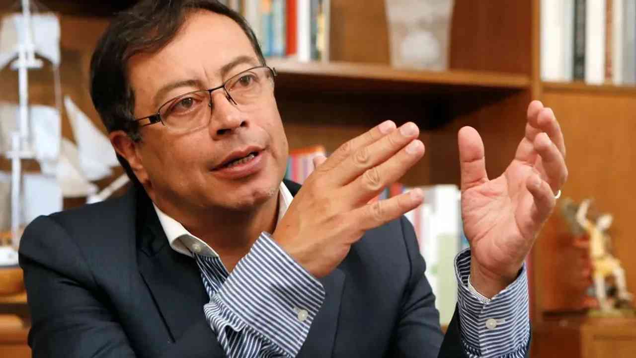 Le président colombien raconte: depuis deux jours il varie de lieux pour éviter un attentat