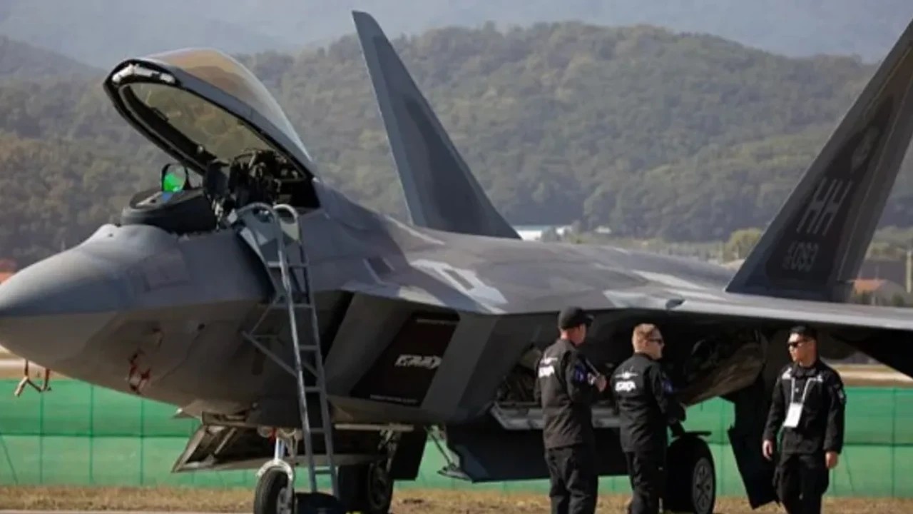 Les avions américains F‑22 'invisibles' arrivent en Israël