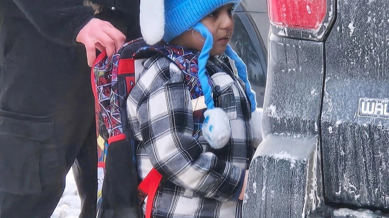 Libéré" un enfant de 5 ans arrêté par l'ICE / Tribunal vs Trump : viole la Déclaration d'indép.
