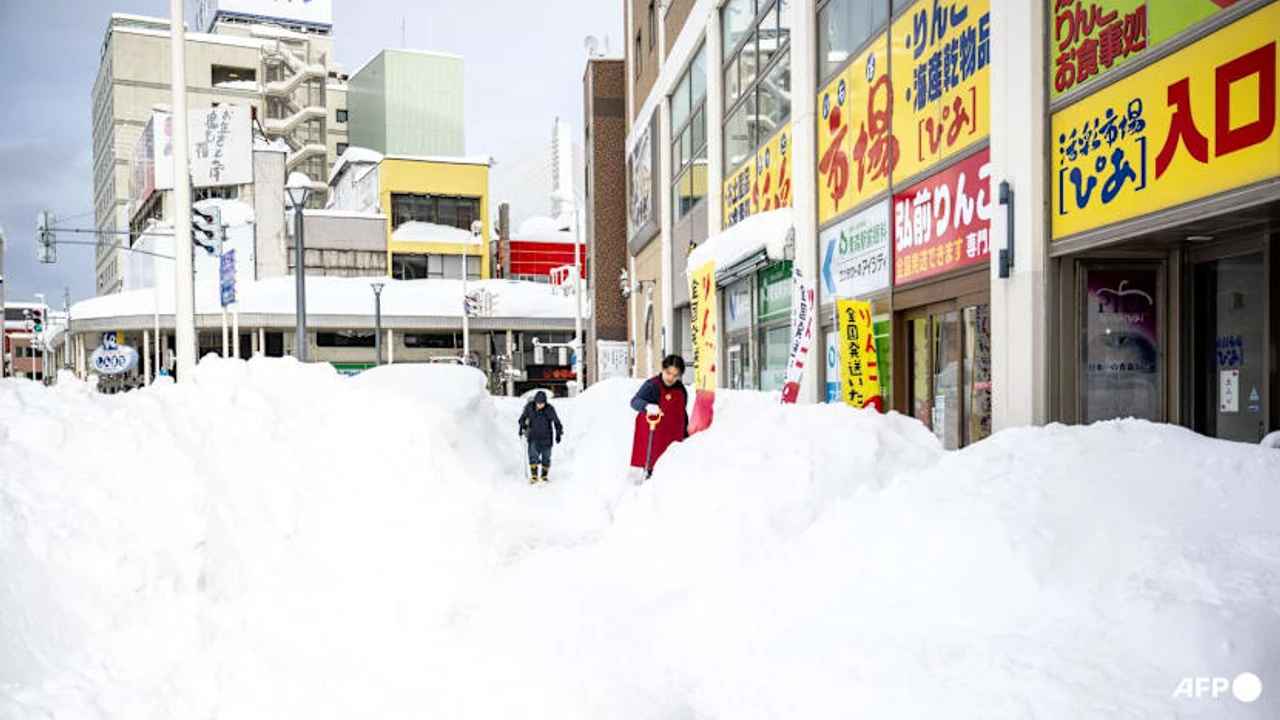 Pays 'enseveli' sous 4,5 m de neige; 30 morts en deux semaines, hiver terrifiant au Japon