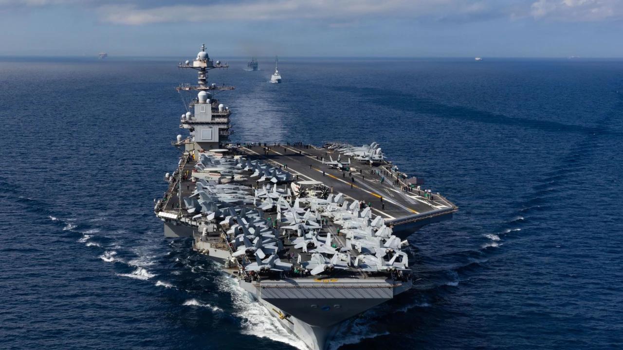 Porte-avions américain s'approche d'Oman, la pression sur l'Iran augmente