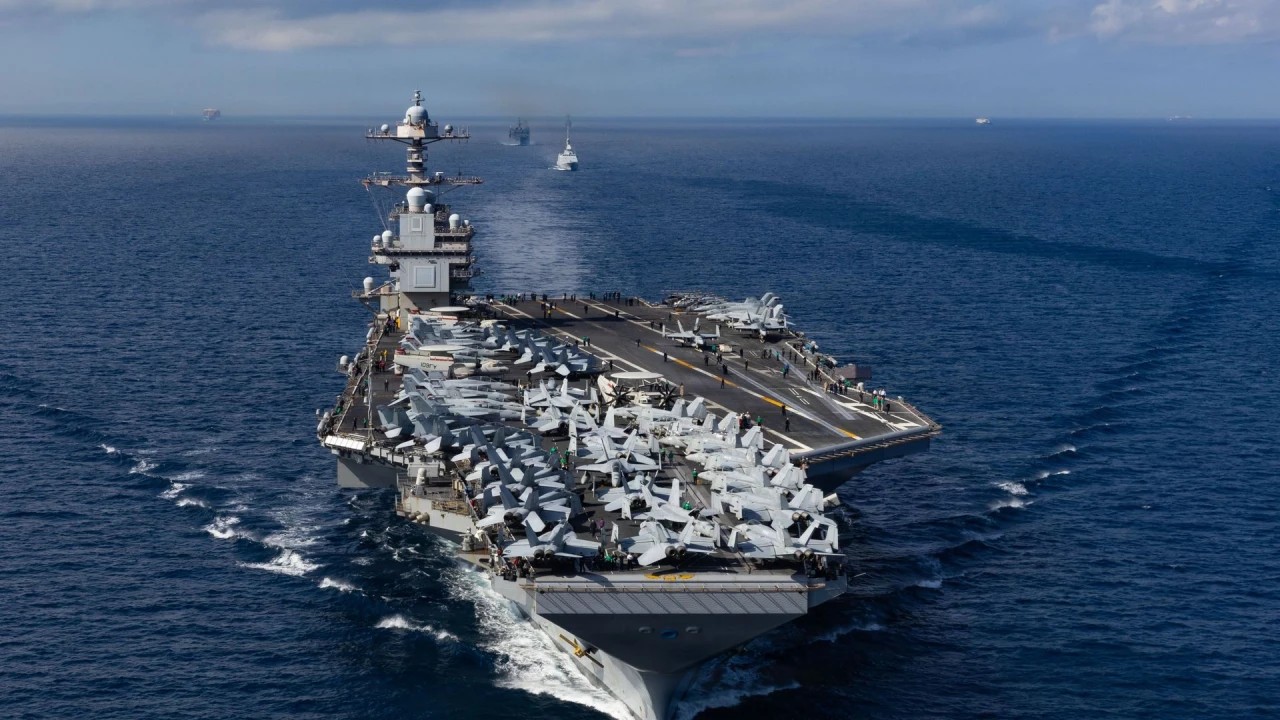 Porte-avions américain s'approche d'Oman, la pression sur l'Iran augmente