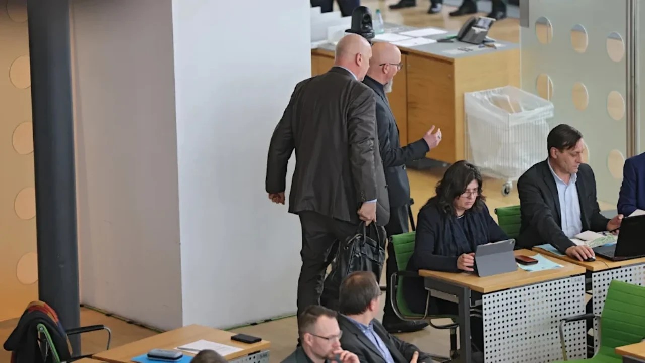 Scandale en Allemagne: accusé de violation des sanctions, un député AfD arrêté au Parlement