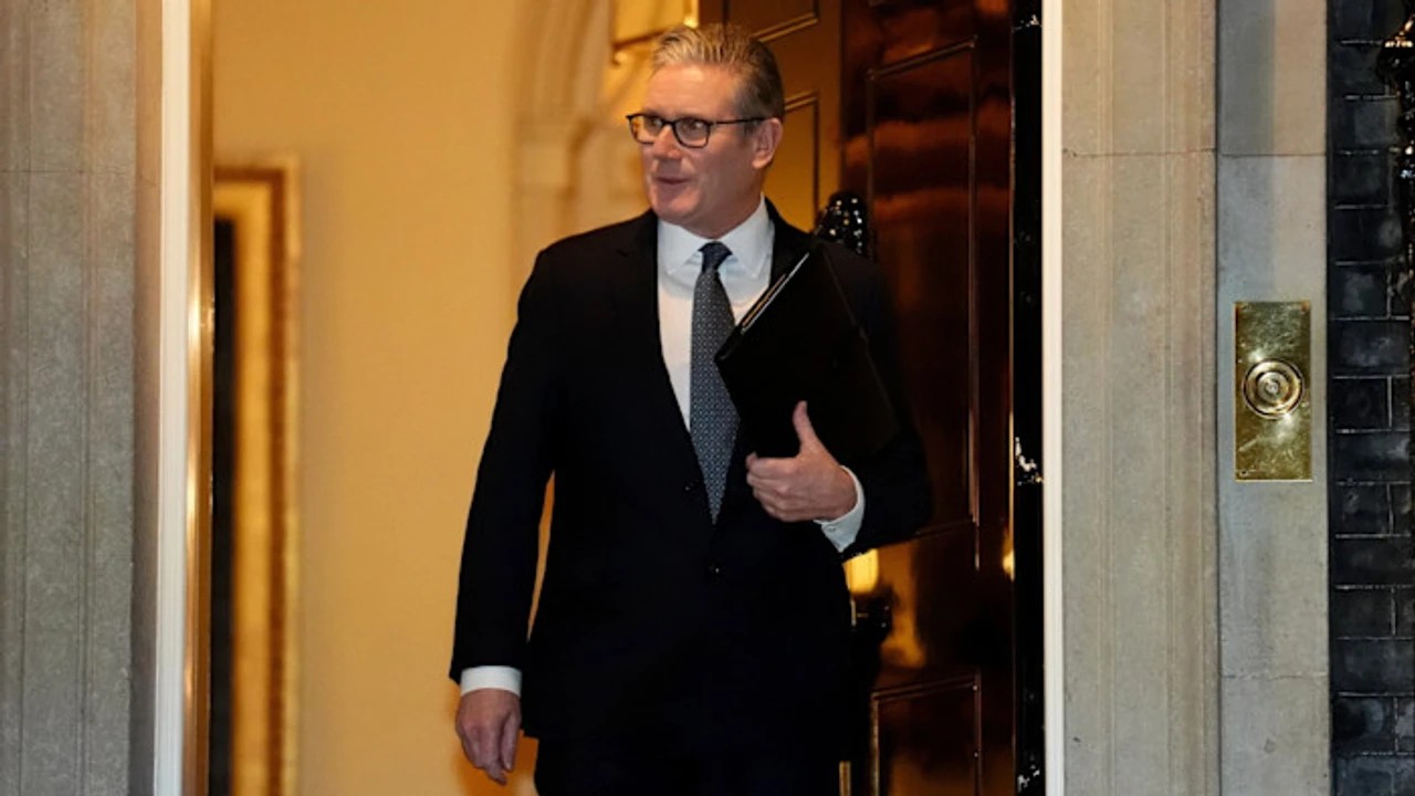 Starmer refuse de démissionner / Il garde son mandat ! Conséquences du scandale Epstein