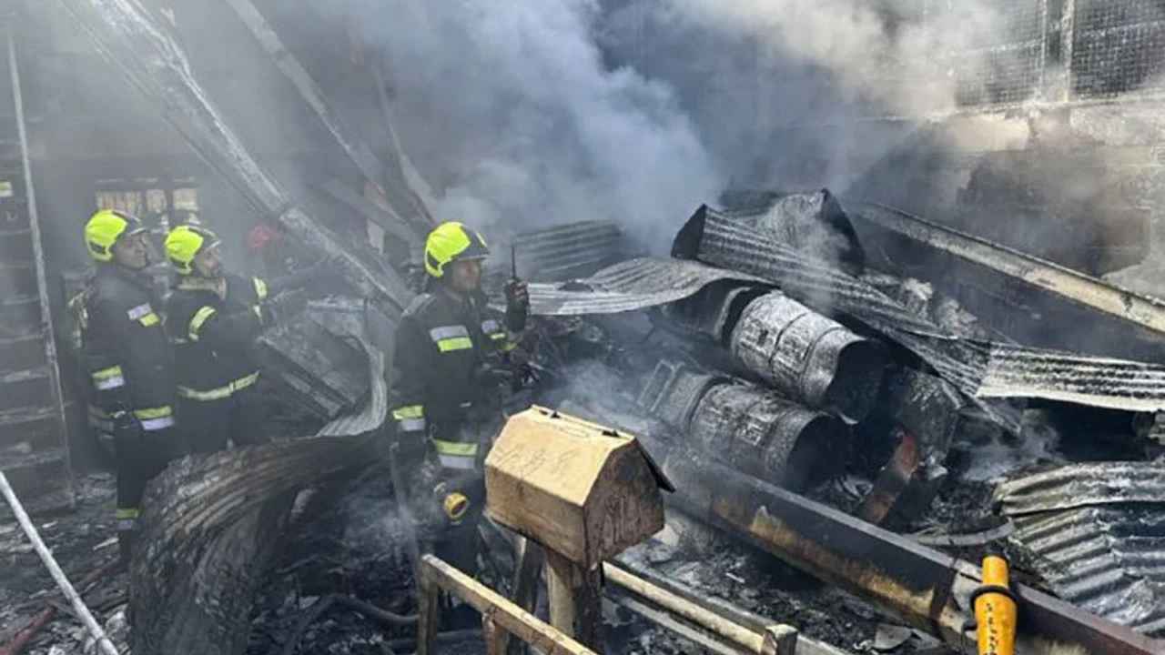 Un hélicoptère militaire s'écrase sur un marché de fruits : quatre morts en Iran