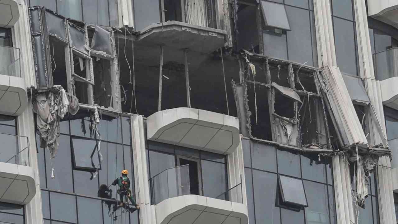 Drone dans la zone financière de Dubaï / Banques étrangères fermées après menaces de l'Iran