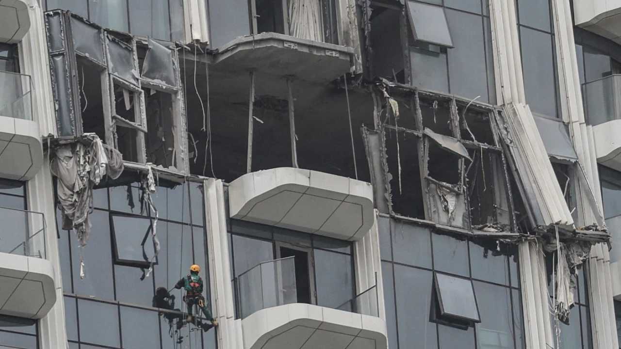 Drone dans la zone financière de Dubaï / Banques étrangères fermées après menaces de l'Iran