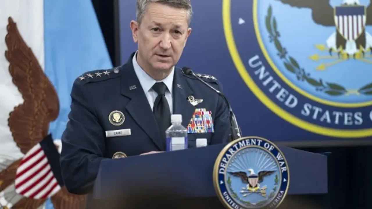Général américain : 11 000 frappes contre l'Iran, missions lancées avec des B-52