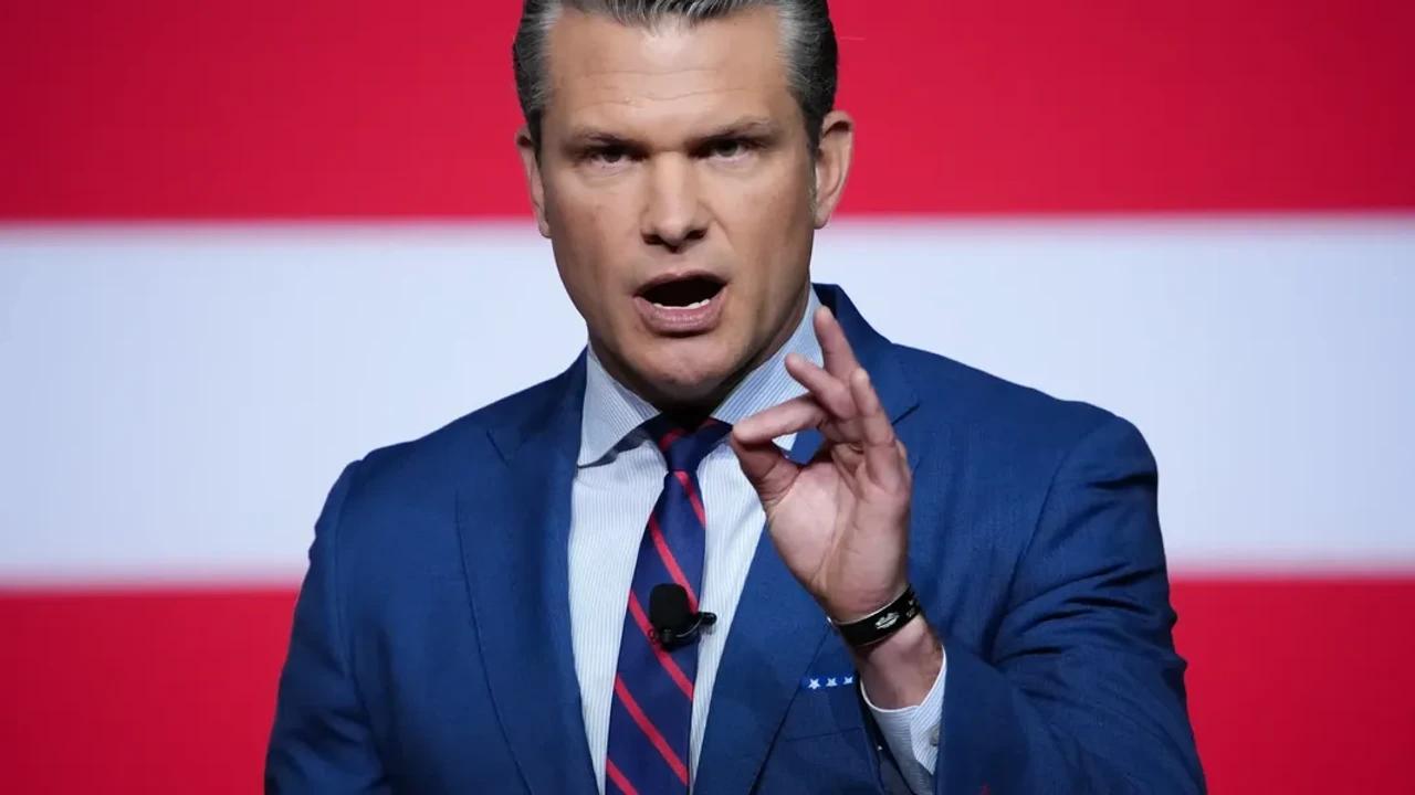 Hegseth confirme que les États-Unis ont coulé un navire iranien, au moins 140 disparus