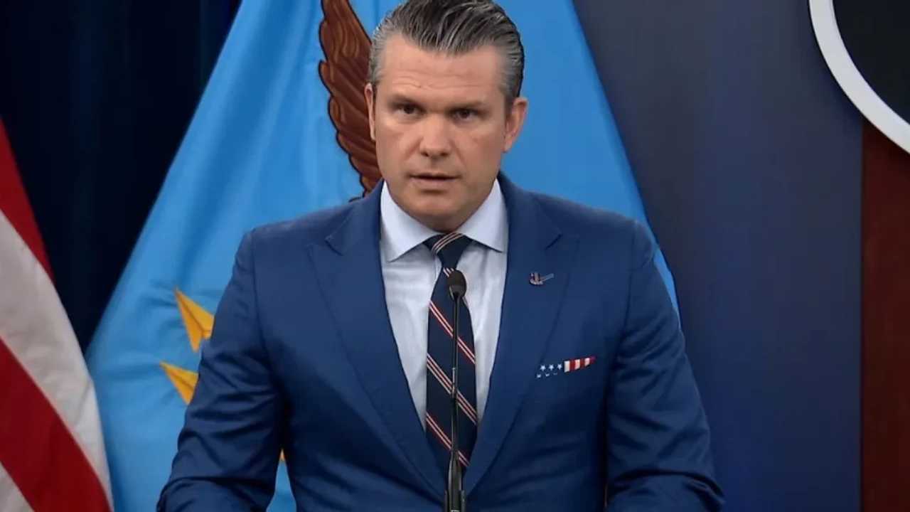 Le chef du Pentagone avertit que «mardi sera la journée la plus intense d'attaques contre l'Iran»