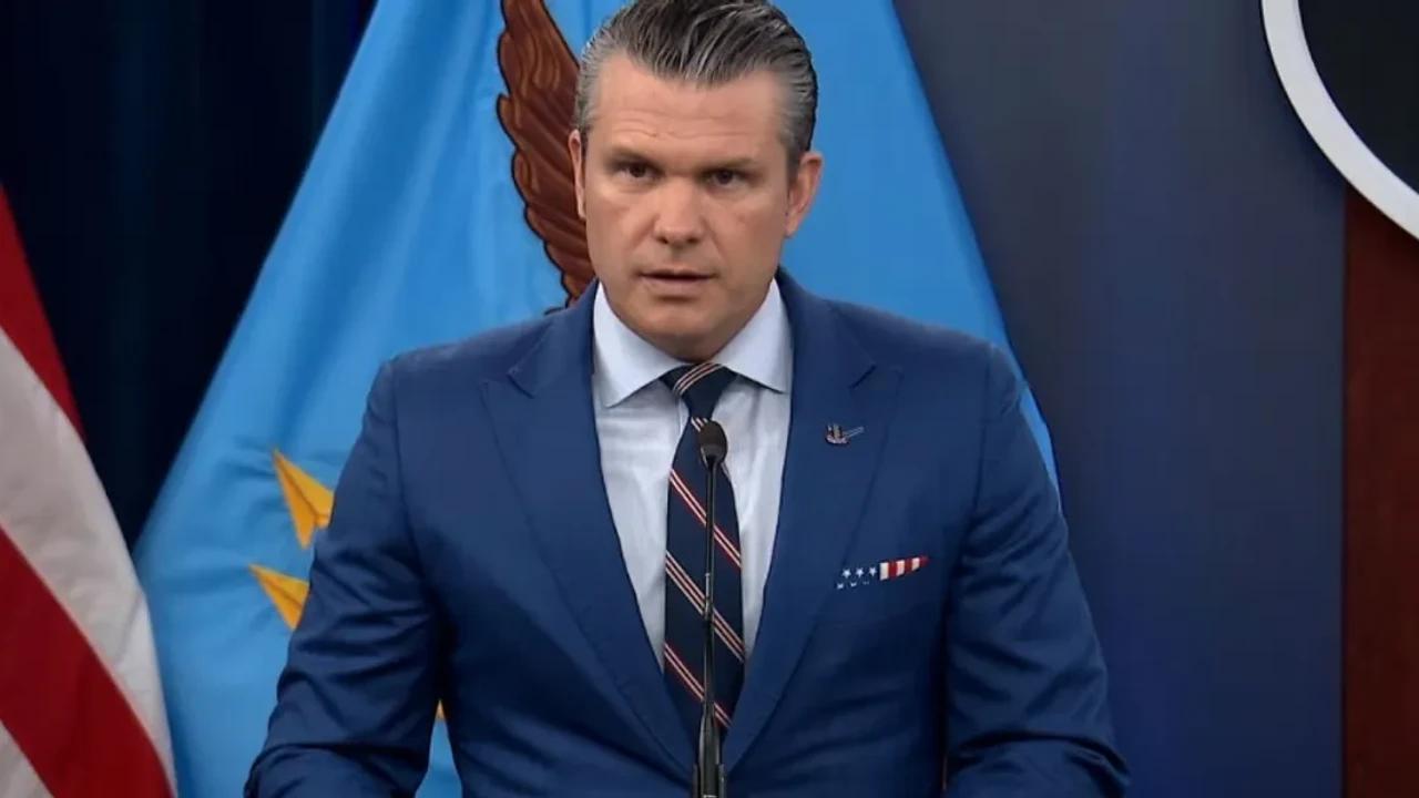 Le chef du Pentagone avertit que «mardi sera la journée la plus intense d'attaques contre l'Iran»