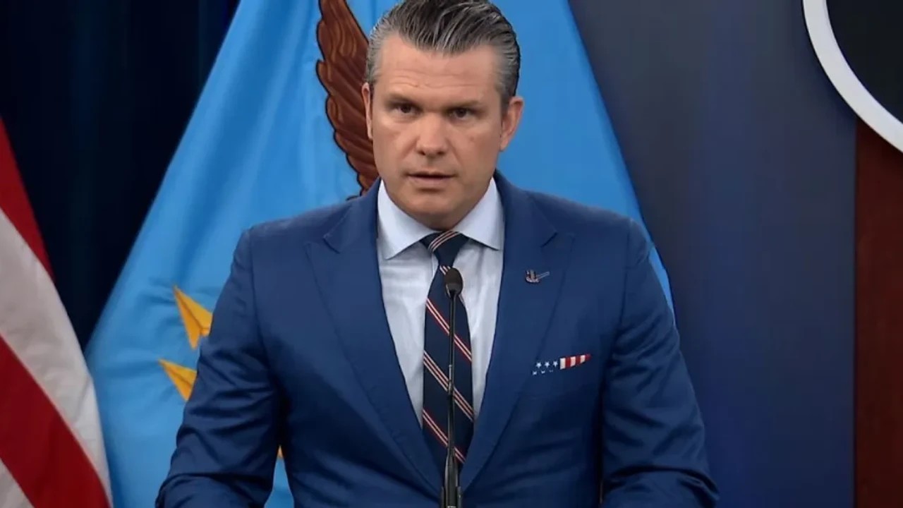 Le chef du Pentagone avertit que «mardi sera la journée la plus intense d'attaques contre l'Iran»