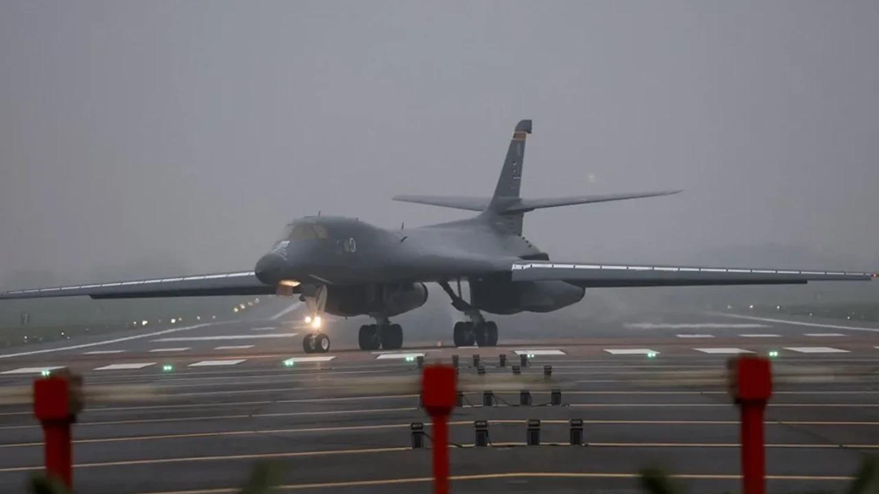 Les États-Unis envoient en Grande-Bretagne un bombardier (24 missiles) visant l'Iran