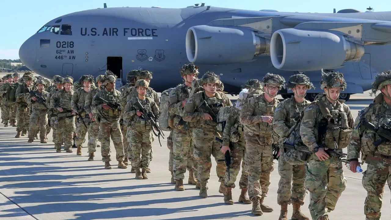 Les États-Unis renforcent leurs forces au Moyen-Orient malgré des pourparlers de négociation