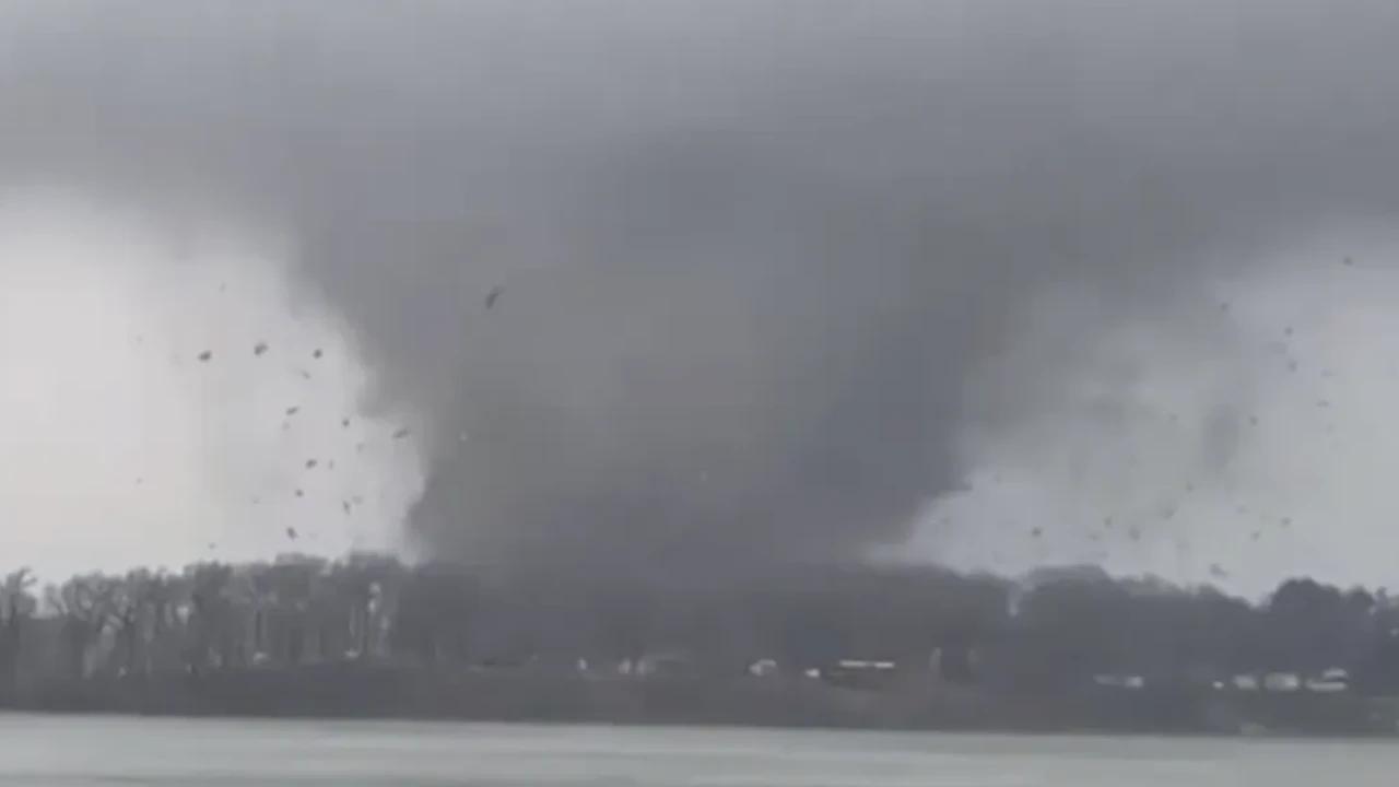 Tornades puissantes dans le nord des États-Unis: au moins quatre morts