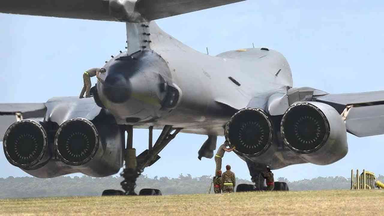 Trump largue des bombes de 2 tonnes sur l'Iran / Bunkers détruits, bases de missiles touchées