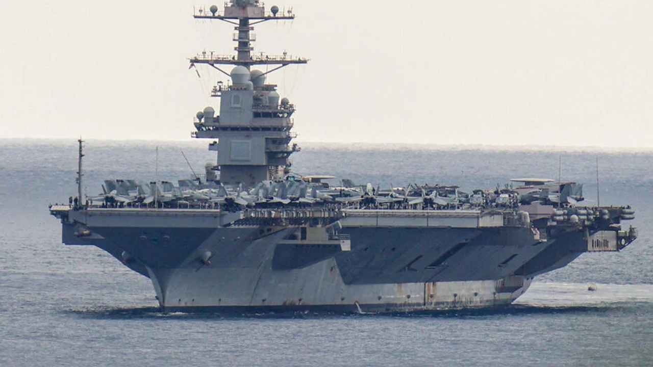 USS Gerald Ford quitte le combat / «Toilettes bouchées», réparations en Crète