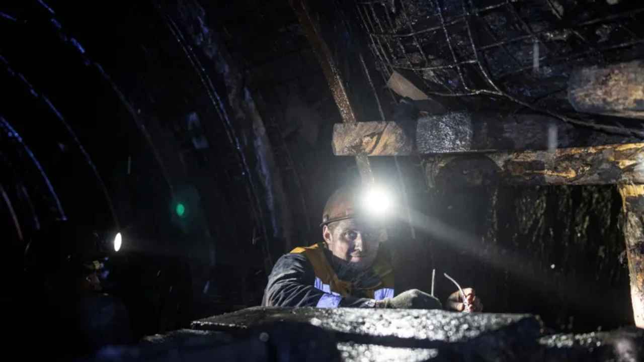 41 mineurs bloqués dans le Donbass, violentes attaques aussi à Odessa
